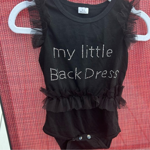 💎 Black Baby Bodysuit with Ruffle Details poly 0-3 months - Picture 2 of 4
